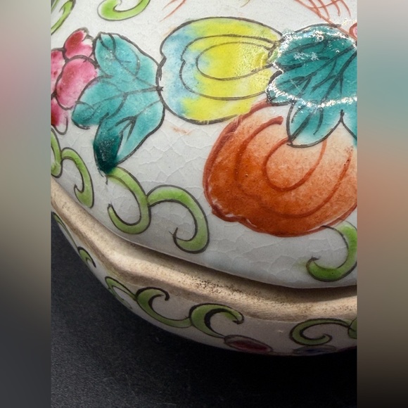 Vintage Chinese Quatrefoil Porcelain Trinket Box Famille Rose Lidded Dish - Picture 13 of 16